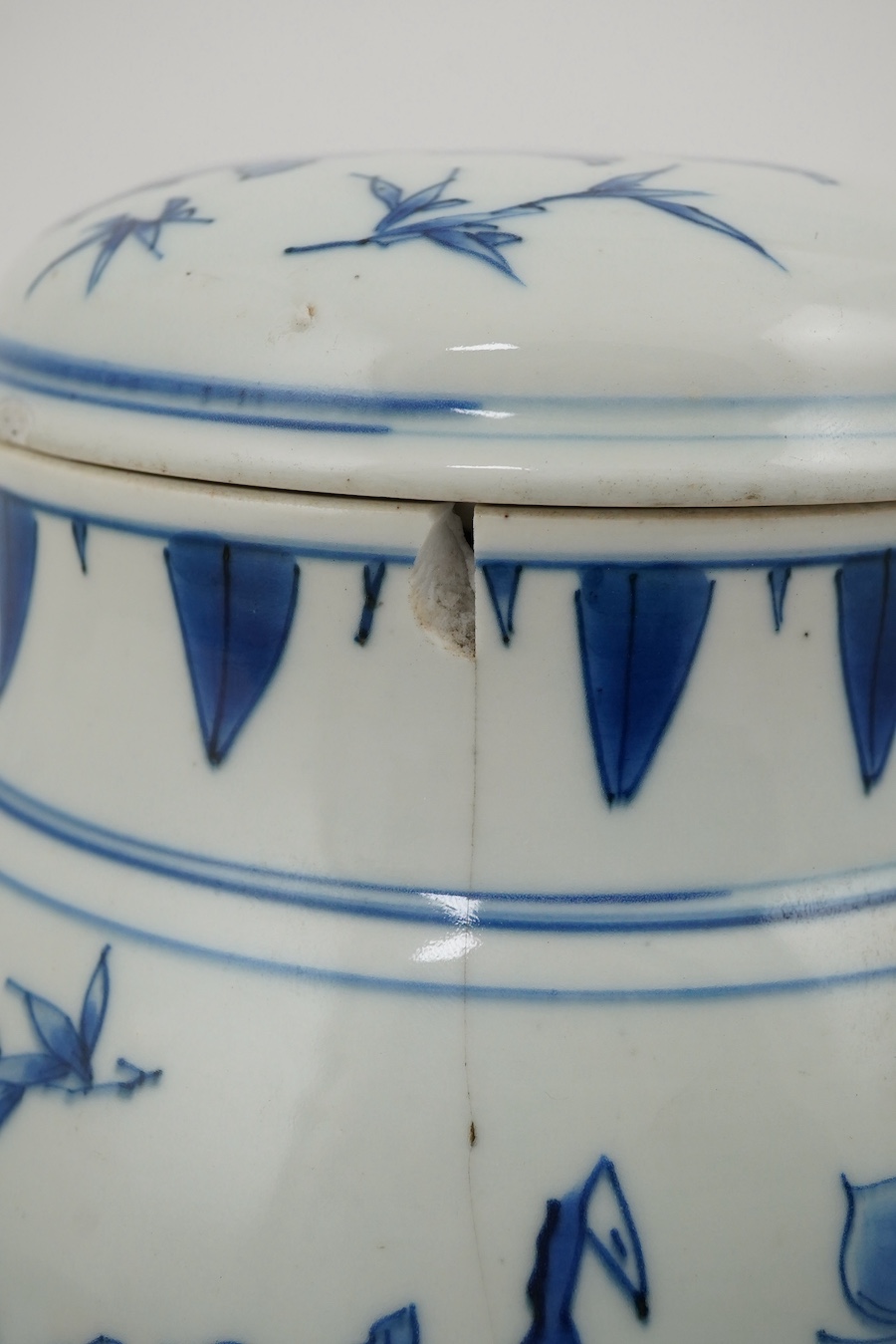 A large Chinese Transitional blue and white jar and cover, mid 17th century